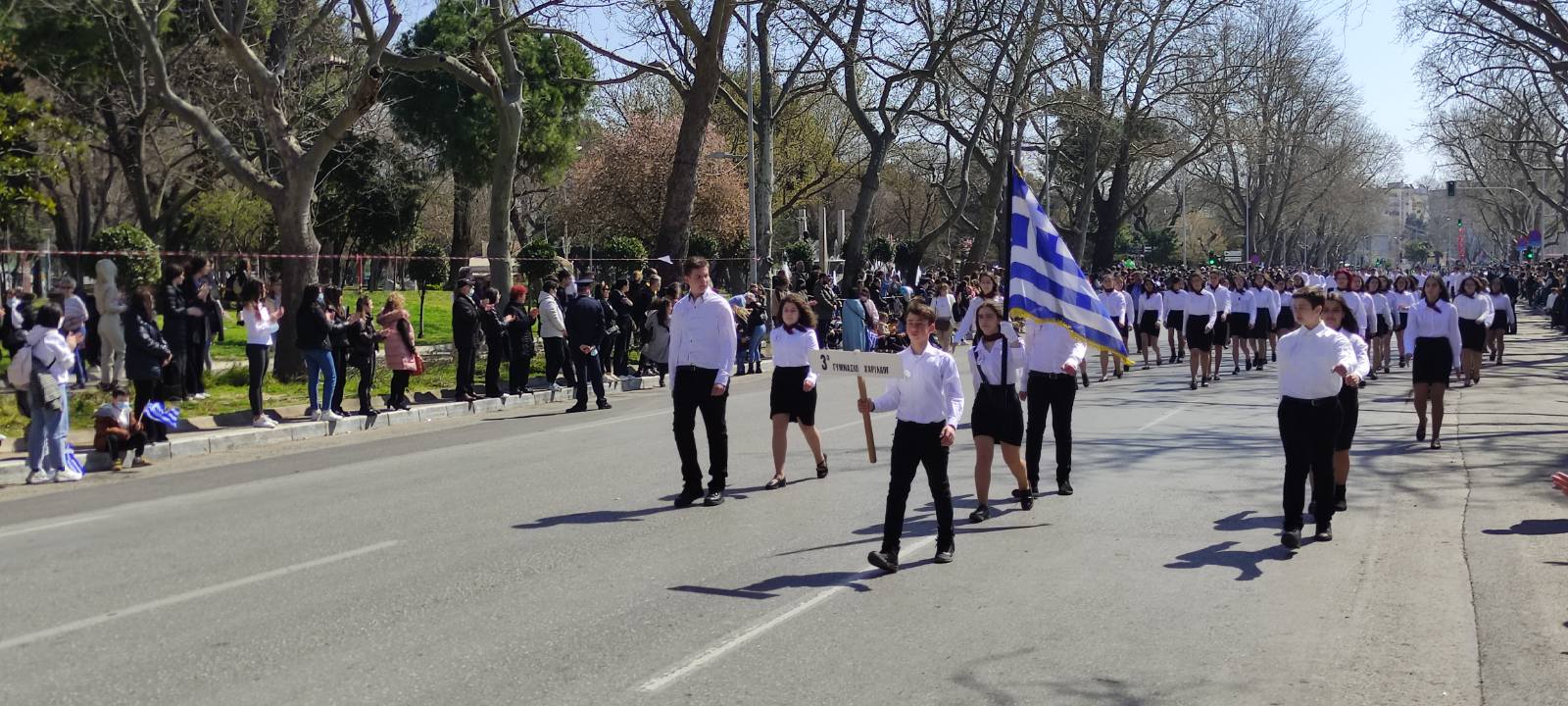 Θεσσαλονίκη: Κυκλοφοριακές ρυθμίσεις για την αυριανή παρέλαση – Μαθητές τίμησαν την 25η Μαρτίου με κατάθεση στεφάνων