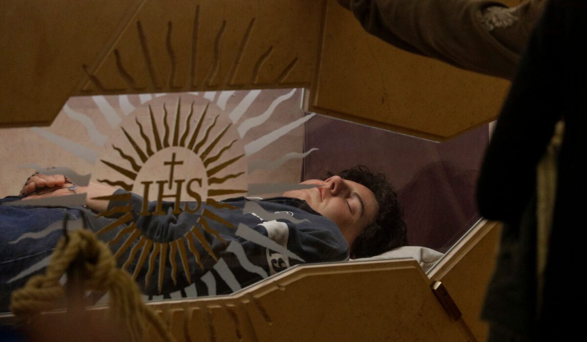 Ιταλία: Κοσμοσυρροή πιστών για τον 15χρονο που θα αγιοποιηθεί - Στην Ασίζη το άφθαρτο σώμα του