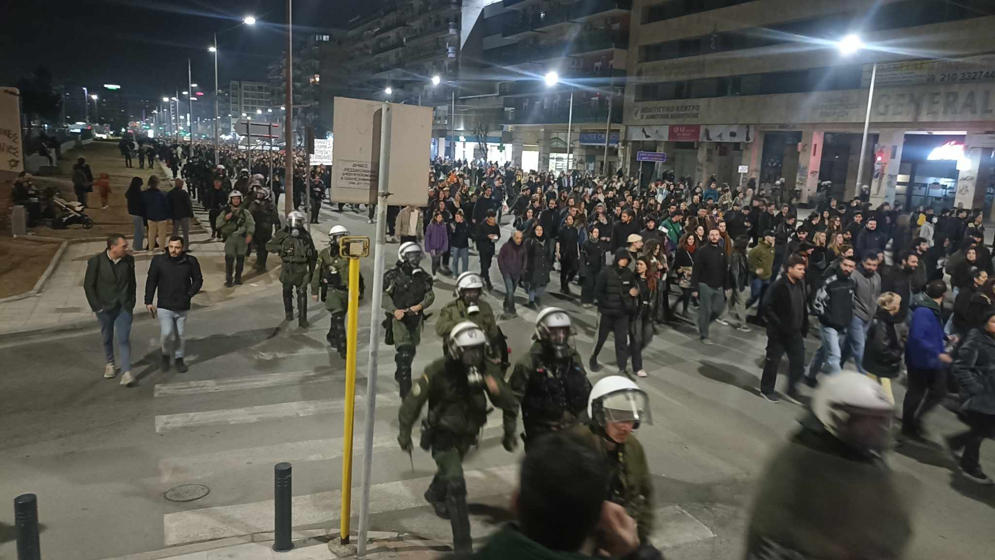 Έφτασε στο Σιδηροδρομικό Σταθμό Θεσσαλονίκης η πορεία (ΦΩΤΟ - ΒΙΝΤΕΟ)