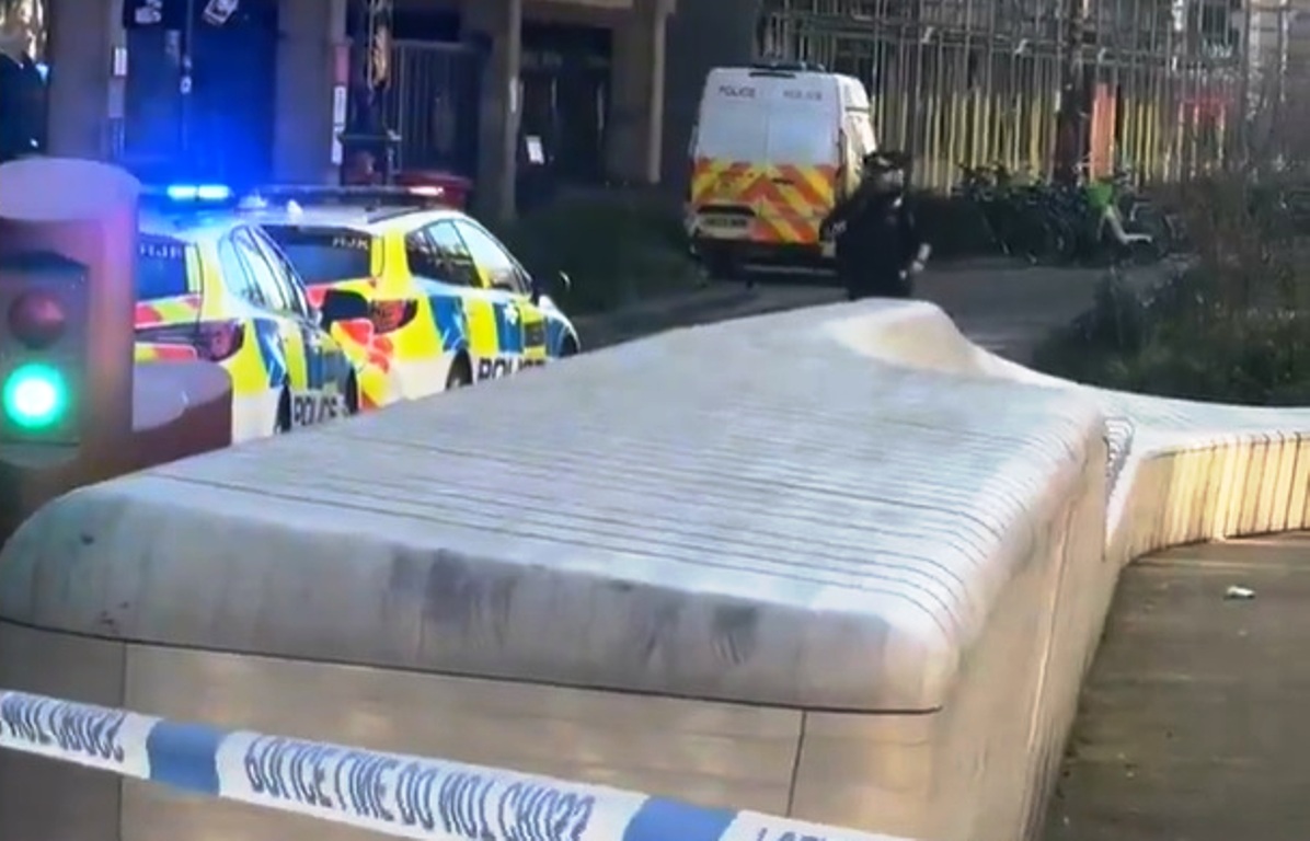 Αυτοκίνητο έπεσε πάνω σε τρείς πεζούς στο Λονδίνο