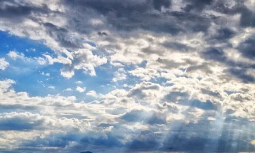 Καιρός: Νεφώσεις παροδικά αυξημένες – Σε υψηλά για την εποχή επίπεδα η θερμοκρασία