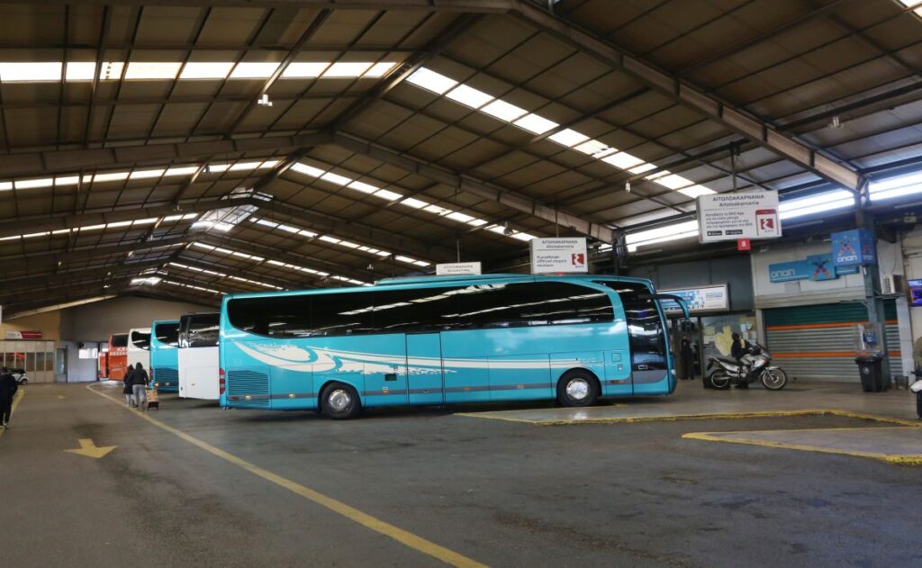 Θεσσαλονίκη: “Οι νεαροί χτύπησαν άγρια τον οδηγό λεωφορείου ενώ τους μίλησε με ευγένεια, θα μπορούσε να χάσει το μάτι του”, λένε οι εργαζόμενοι των ΚΤΕΛ