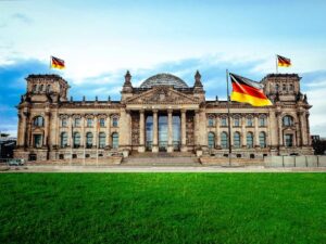 Έκπτωση στο φόρο καυσίμων και αφορολόγητο μπόνους ενέκρινε η Γερμανία