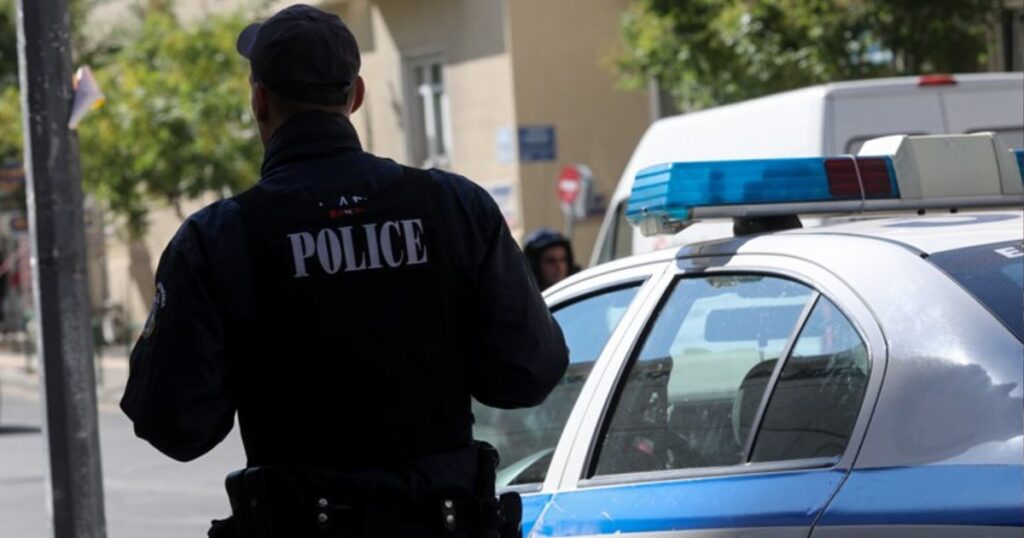 Άνδρας απειλούσε κόσμο με όπλο σε παραλία της Εύβοιας – Τον ακινητοποίησε αστυνομικός εκτός υπηρεσίας