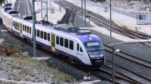 Διακοπή δρομολογίων στη σιδηροδρομική γραμμή Οινόη – Χαλκίδα λόγω φωτιάς