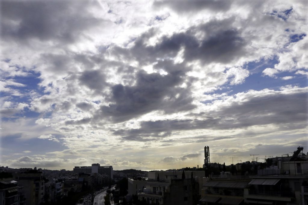 Καιρός: Γενικά αίθριος με αραιές νεφώσεις στις περισσότερες περιοχές της χώρας