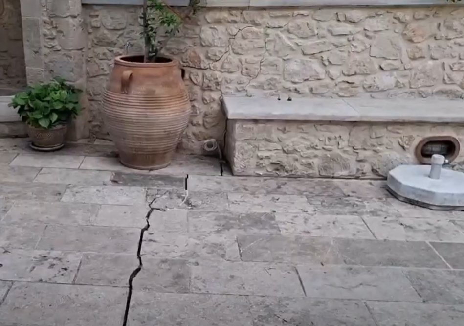 Κρήτη: Συνεχίζονται οι αυτοψίες στις Βούτες – Αφήνουν τα σπίτια τους λόγω των ρηγματώσεων