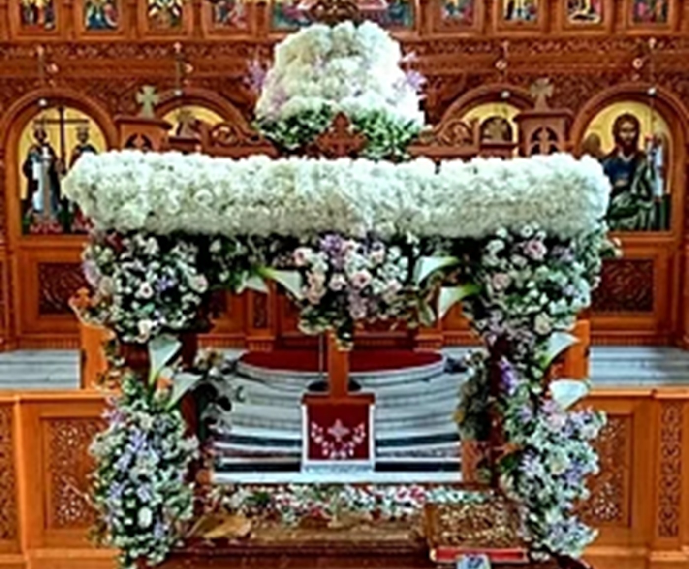 Μεγάλη Παρασκευή: Ο επιτάφιος θρήνος "προσκυνούμεν σου τα πάθη Χριστέ"