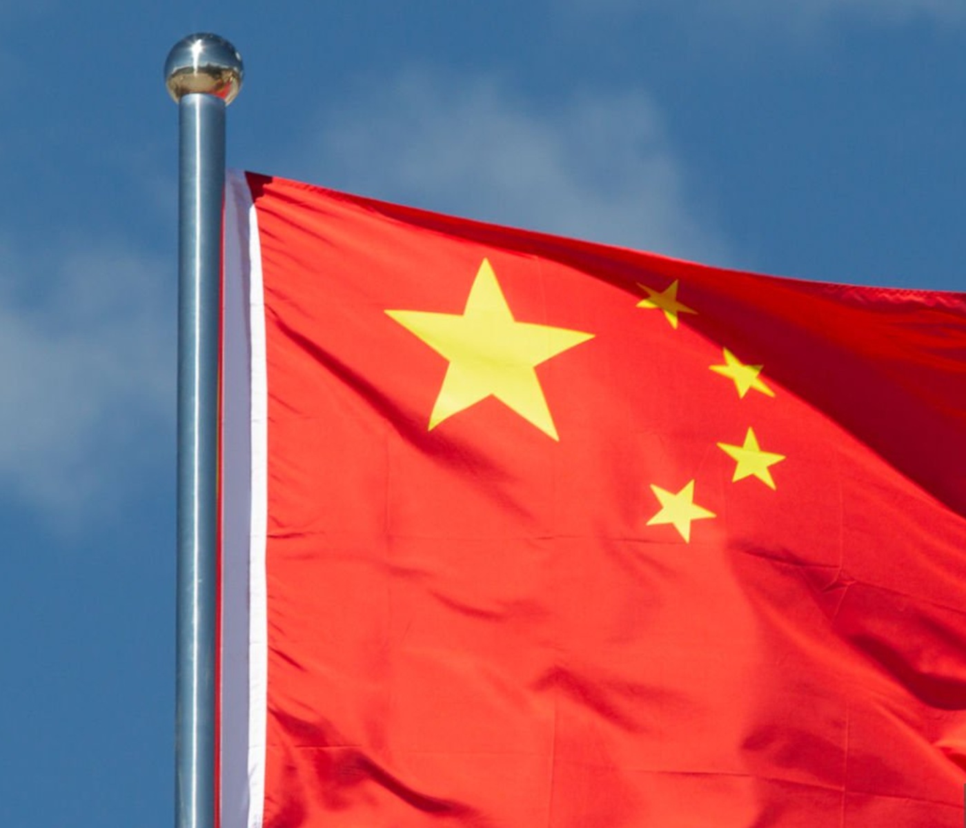 Απορρίπτει το Πεκίνο τον ισχυρισμό του Ζελένσκι ότι η Κίνα προμηθεύει τη Ρωσία με όπλα