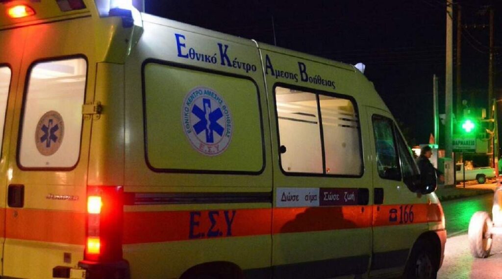 Τρελή πορεία ΙΧ στη Θεσσαλονίκη – Επεσε πάνω σε στηθαίο και στάση λεωφορείων