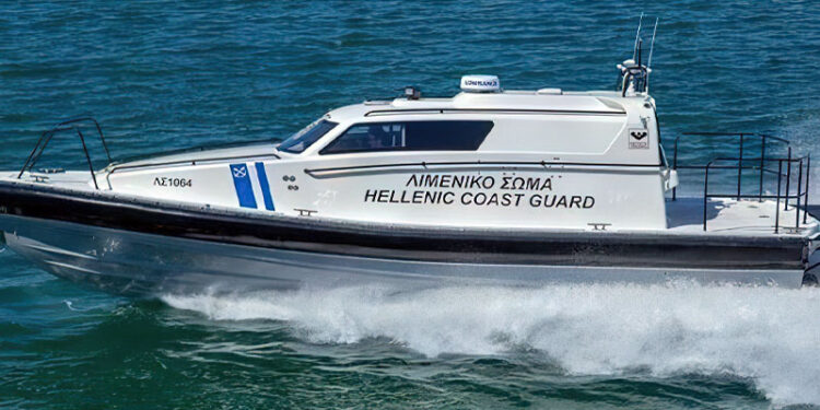 Με πυροβόλο όπλο άνοιξαν πυρ στους Ελληνες λιμενικούς οι διακινητές στη Λέσβο