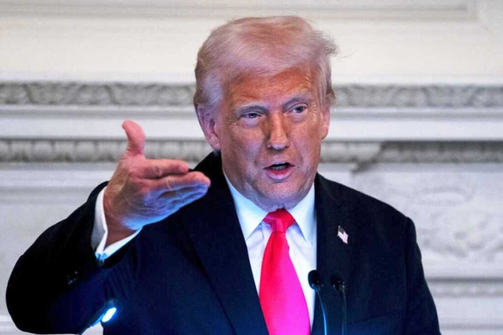 Ντόναλντ Τράμπ λίγο πρίν ανοίξει το χρηματιστήριο: «Μην είστε ανόητοι. Το μεγαλείο θα έλθει ως αποτέλεσμα»