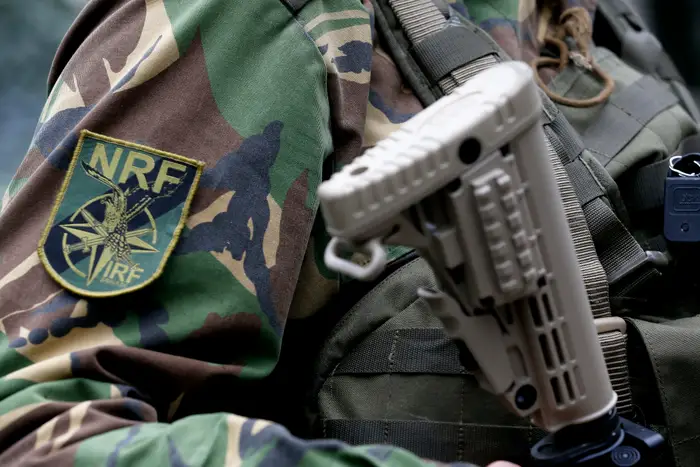 Επικίνδυνο στρατιωτικό υλικό του NATO σε λεωφορείο των ΚΤΕΛ