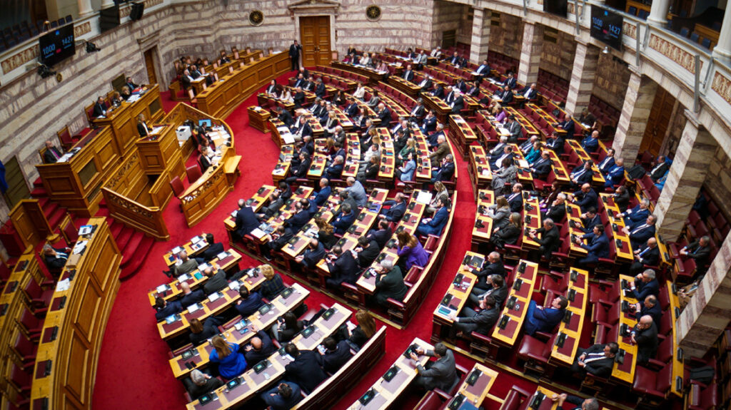 Live από τη Βουλή η συζήτηση του πορίσματος της προανακριτικής Τριαντόπουλου και η παραπομπή του σε φυσικό δικαστή