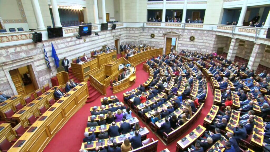 “Επίθεση” και κριτική στην κυβέρνηση από τους αρχηγούς των κομμάτων