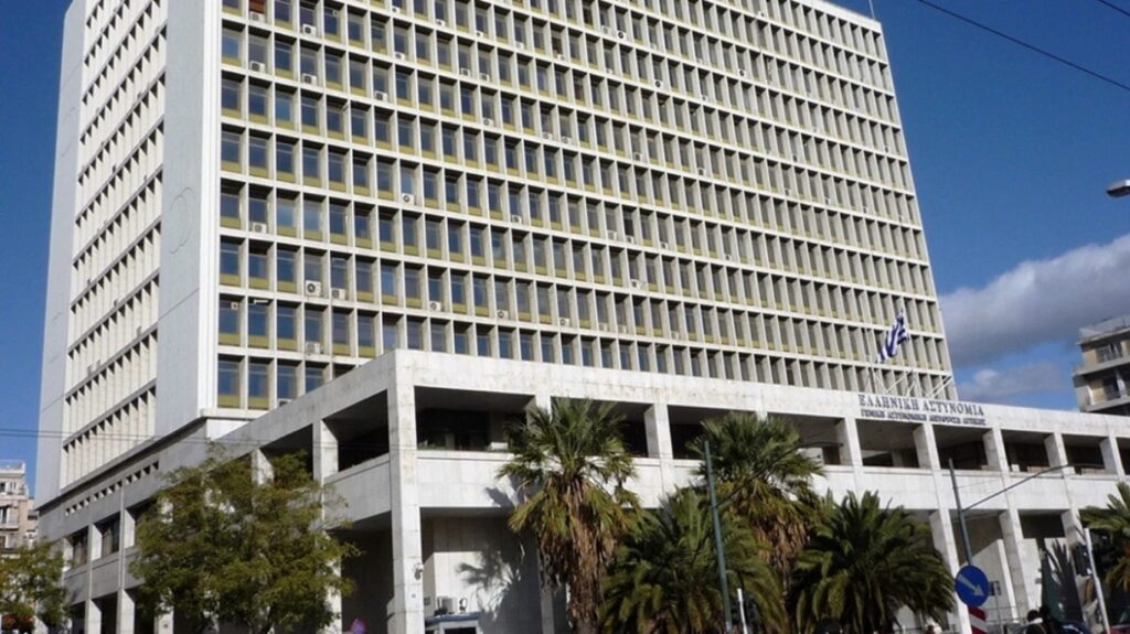 Αστυνομικός αυτοπυροβολήθηκε κατά λάθος στο γραφείο του στη ΓΑΔΑ