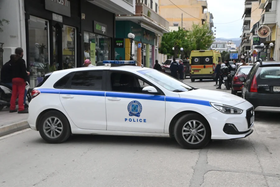 Εκρηξη έξω από τράπεζα στη Θεσσαλονίκη – Νεκρή 38χρονη – “Εσκασε” στα χέρια της η βόμβα