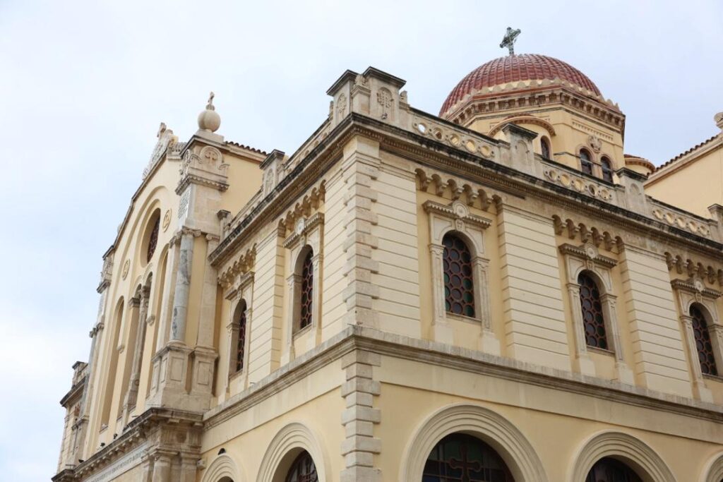 Ωμή παρέμβαση της πολιτείας στο αυτοδιοίκητο της εκκλησίας της Κρήτης