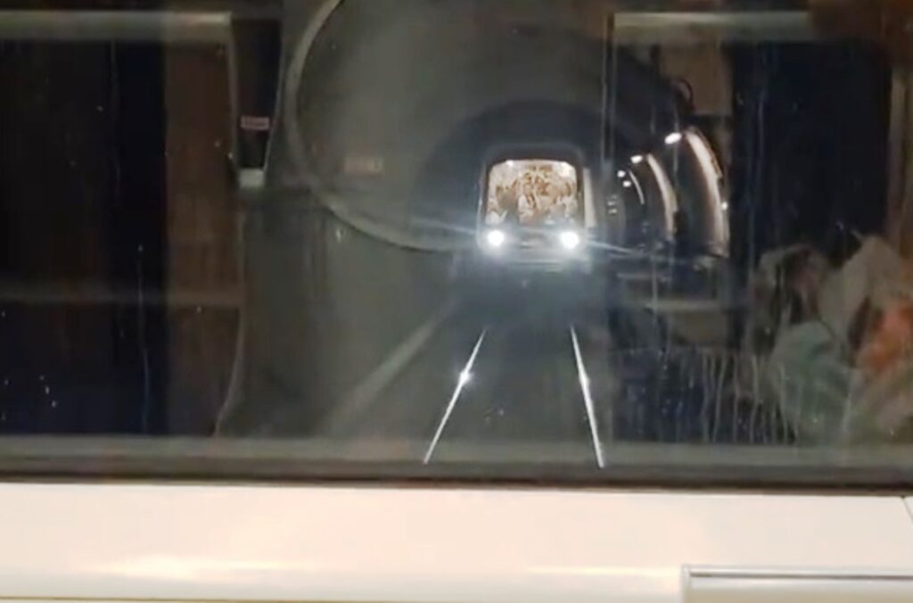 Συρμοί που κινούταν στην ίδια γραμμή στο μετρό Θεσσαλονίκης σταμάτησαν σε απόσταση 20 μέτρων μεταξύ τους!