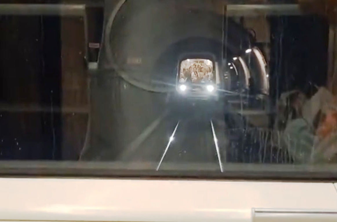 Συρμοί που κινούταν στην ίδια γραμμή στο μετρό Θεσσαλονίκης σταμάτησαν σε απόσταση 20 μέτρων μεταξύ τους!