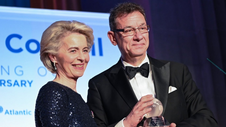 Pfizergate: Ένοχη η Ούρσουλα φον ντερ Λάιεν για τα SMS των εμβολίων αξίας δισ. ευρώ