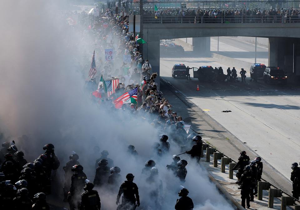 Στις φλόγες το Λος Άντζελες για τις μαζικές συλλήψεις μεταναστών