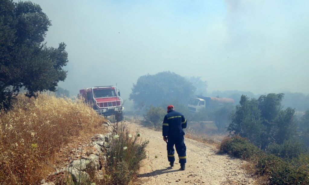 Στο νοσοκομείο λόγω εξάντλησης ο διοικητής της Πυροσβεστικής της Χίου