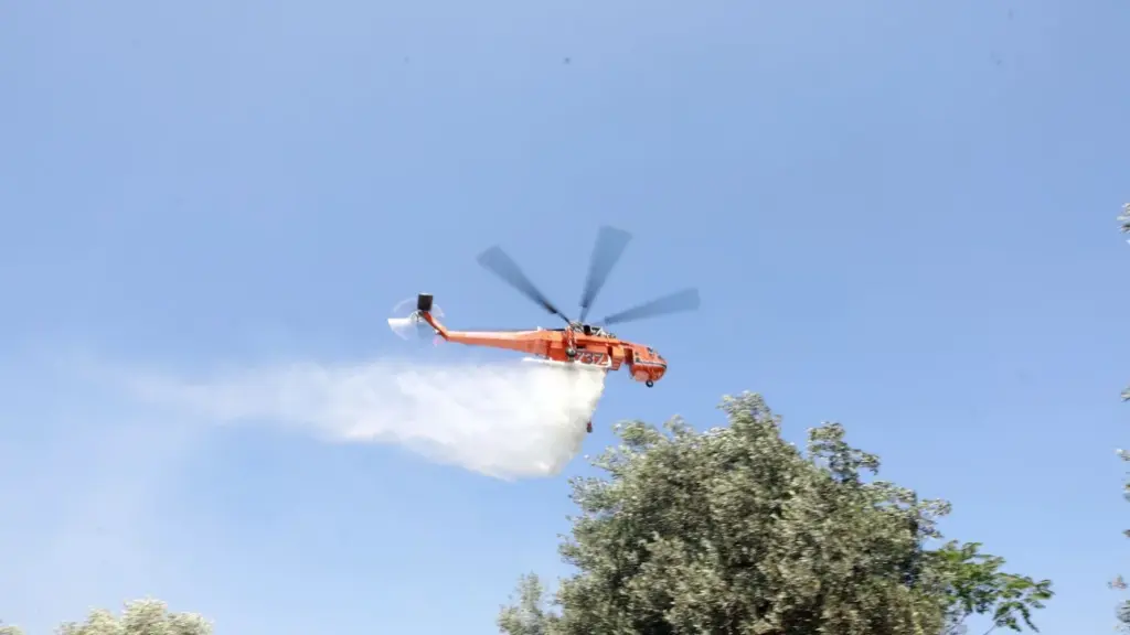 Πυρκαγιά στο Άνω Σούλι Μαραθώνα – Κίνδυνος για τη Μονή