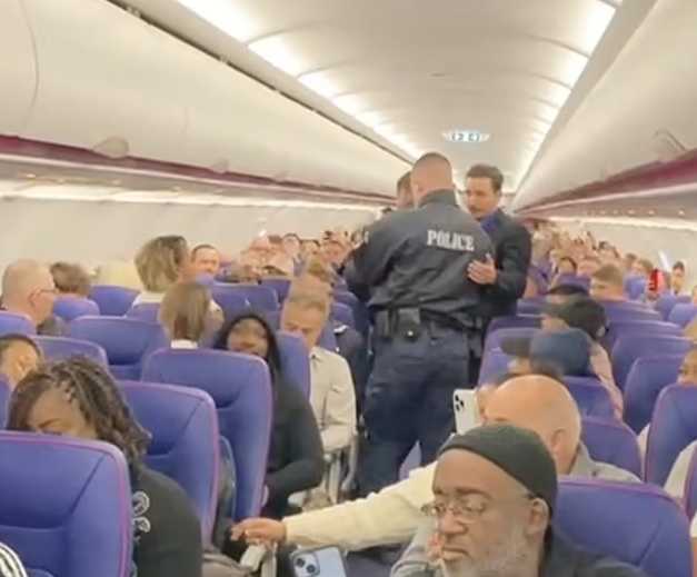 Χάος σε πτήση: Μεθυσμένη επιβάτιδα επιτέθηκε σε γυναίκα – Της τραβούσε τα μαλλιά