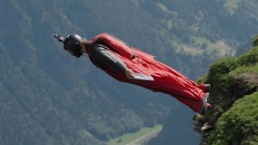 Νεκρός κασκαντέρ που έκανε «πτήση νυχτερίδας» στις Άλπεις