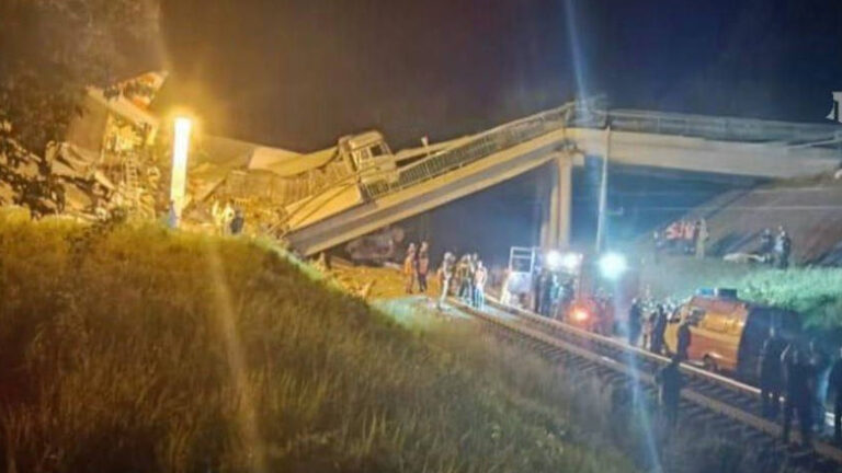 Δυο γέφυρες κατέρρευσαν και δυο τρένα εκτροχιάστηκαν στη νοτιοδυτική Ρωσία – Τουλάχιστον 7 νεκροί, δεκάδες οι τραυματίες