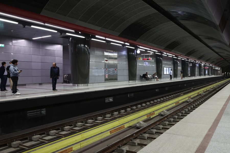 Σύνταγμα: Μάνατζερ ποδοσφαίρου ο άνδρας που ανασύρθηκε νεκρός από τις γραμμές του Μετρό