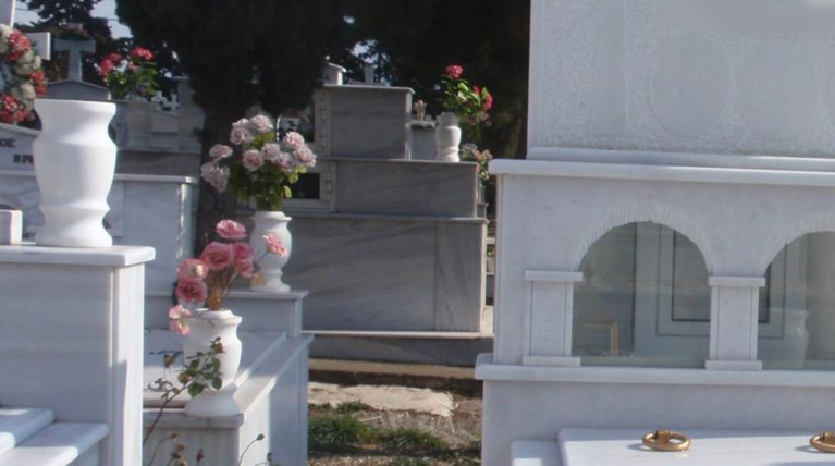 Χτύπησαν υπάλληλο κοιμητηρίου κατά τη διάρκεια εκταφής – Στον εισαγγελέα πατέρας και γιος