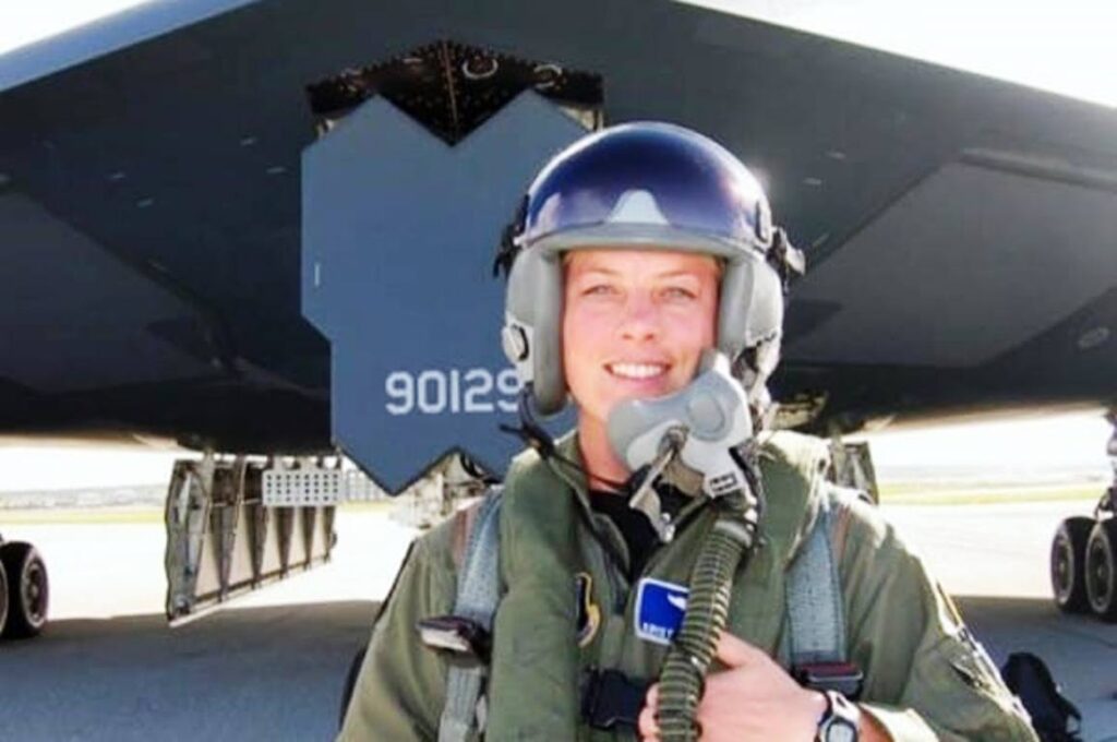Γυναίκα πιλότος βρισκόταν στο κόκπιτ ενός από τα Αμερικανικά stealth που βομβάρδισαν το Ιράν