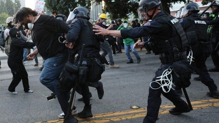 ΗΠΑ: Εξάπλωση διαδηλώσεων – Απαγόρευση κυκλοφορίας και συλλήψεις σε πολλές πόλεις