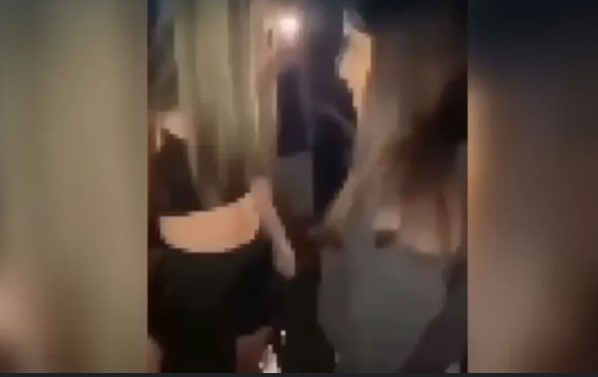 «Στα γόνατα τώρα» – Σοκαριστικό βίντεο από το bullying ανηλίκων