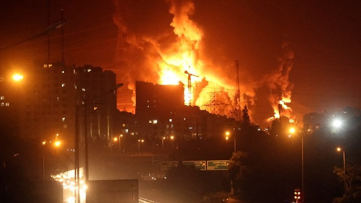 Νέες επιθέσεις από Ιράν και Ισραήλ – Η Τεχεράνη απέκλεισε συνομιλίες για το πυρηνικό πρόγραμμα