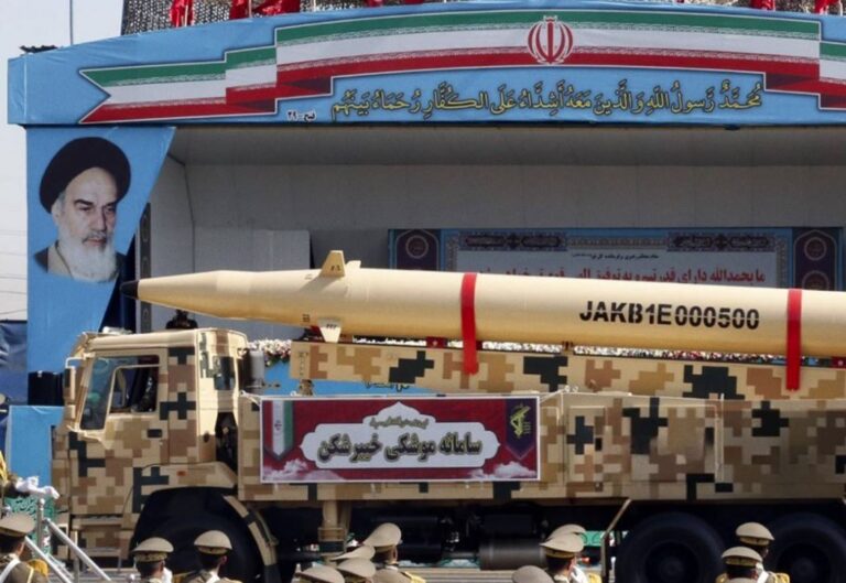 To Iράν ανακοίνωσε την 20η φάση της επιχείρησης κατά του Ισραήλ με προηγμένους πύραυλους Kheibar Shekan
