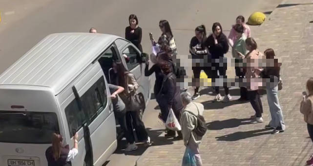 Γυναίκες στην Ουκρανία εμπόδισαν τη βίαιη επιστράτευση πολιτών