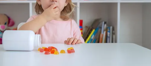 Βρήκε «ζελεδάκια» και τα έδωσε στα παιδιά της – Στη ΜΕΘ 10χρονο