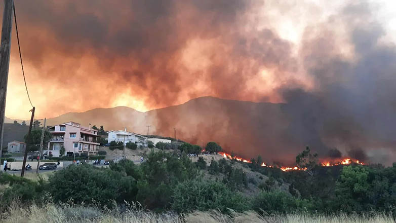 Χίος: Για 3η ημέρα μάχη με τον πύρινο εφιάλτη
