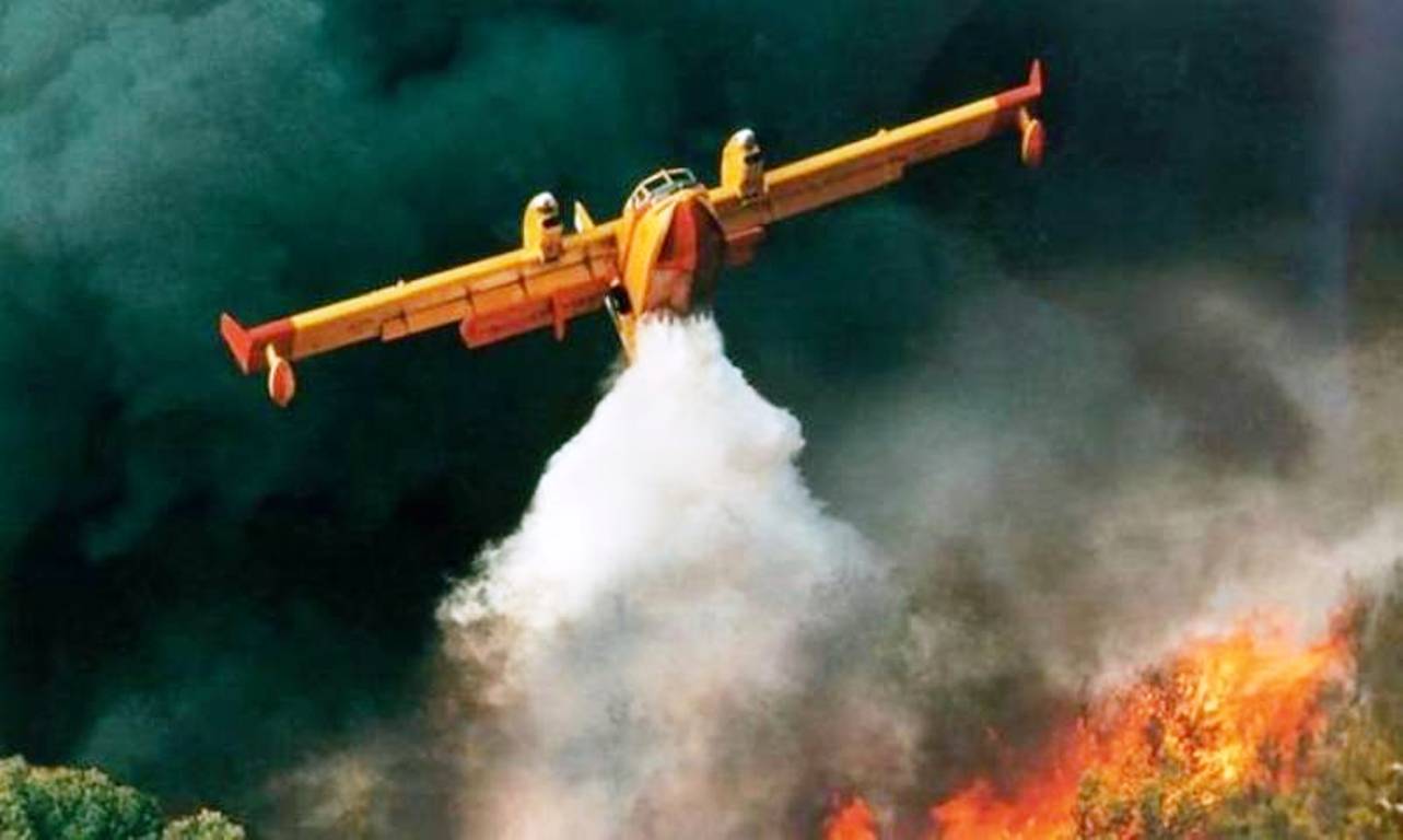 Μεγάλη πυρκαγιά στην Ανάβυσσο Αττικής