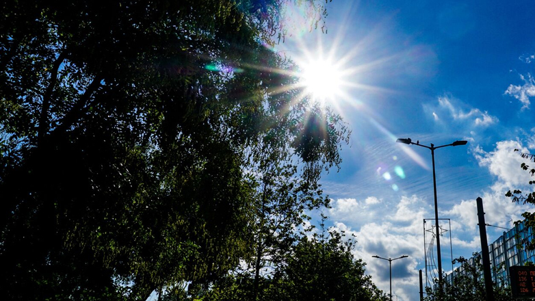 Καιρός: Ηλιοφάνεια με πτώση της θερμοκρασίας στα δυτικά, υψηλές θερμοκρασίες στην υπόλοιπη χώρα και ενίσχυση των ανέμων