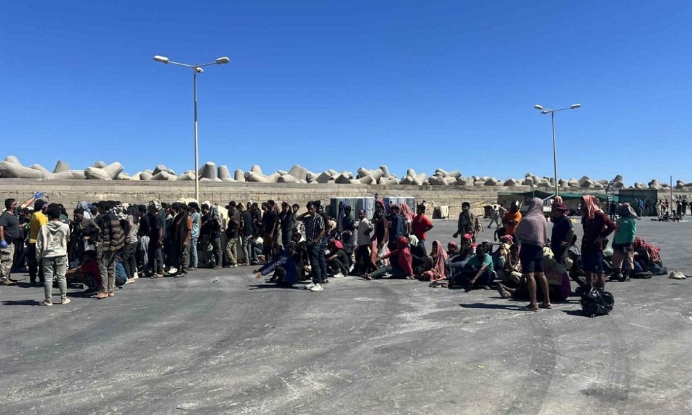 Παράνομος μετανάστης με μεροκάματο 150 ευρώ στην Ελλάδα! (ΒΙΝΤΕΟ)