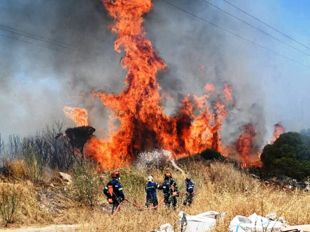 Φωτιά στα Κύθηρα –Iσχυροί άνεμοι δημιουργούν αναζωπυρώσεις