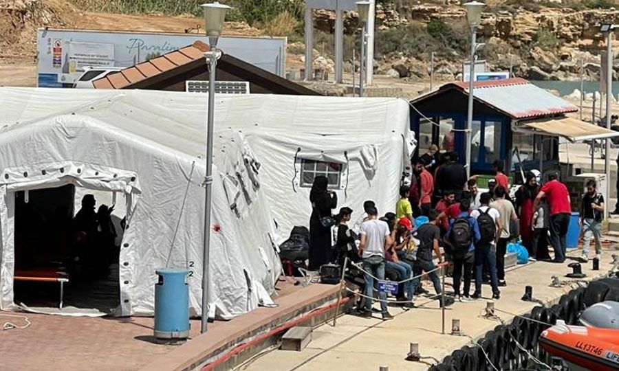 Η «μικρή» Κύπρος επέστρεψε 1.030 Πακιστανούς – Στο ίδιο διάστημα η κυβέρνηση της ΝΔ ούτε τους μισούς