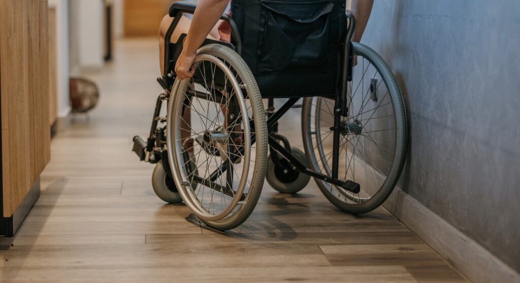 Θεσσαλονίκη: Συγγενείς 61χρονου ΑμεΑ καταγγέλλουν ότι τον εκμεταλλεύεται η οικιακή βοηθός