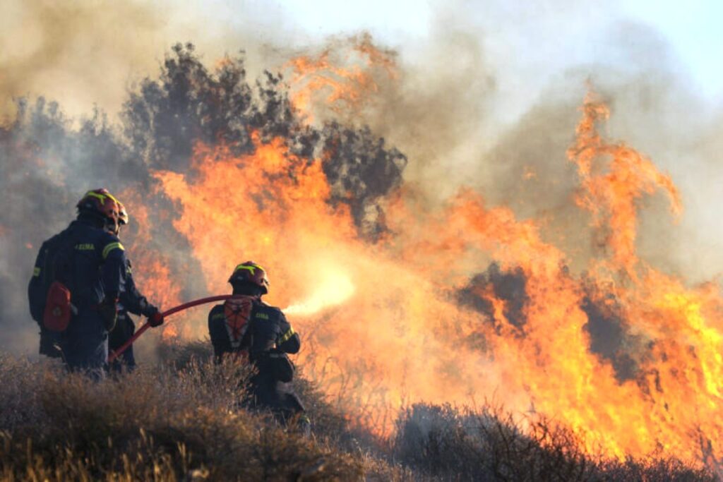 Δύο πυρκαγιές σε δάση της Αχαΐας και της Κορινθίας