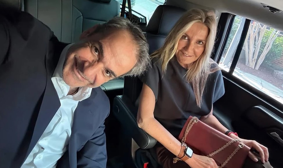 Mητσοτάκης: «Χρόνια Πολλά αγάπη μου»