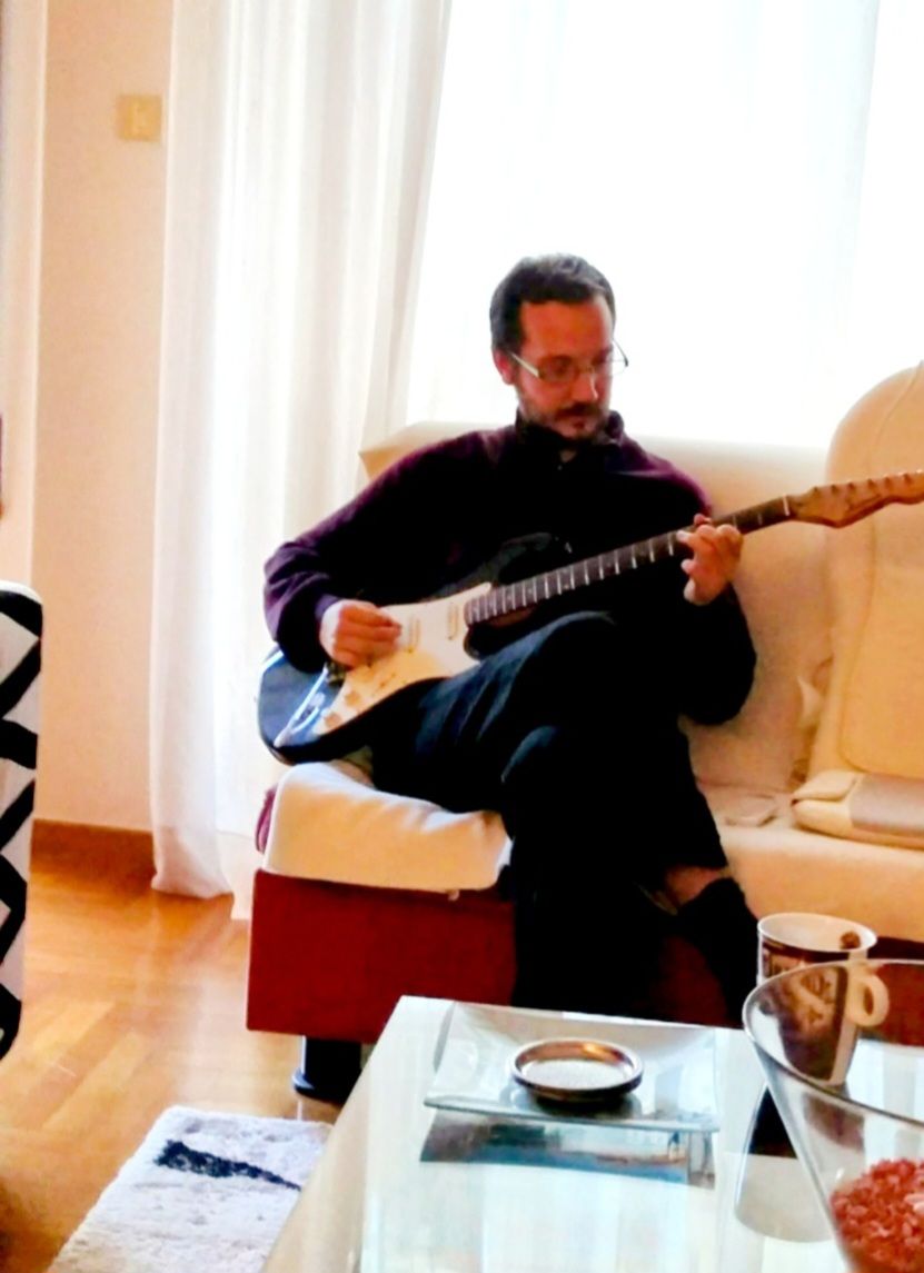 "Παίξε παιδί μου, όπως πριν σου κόψουν τα «ζώα» τα δάχτυλα"